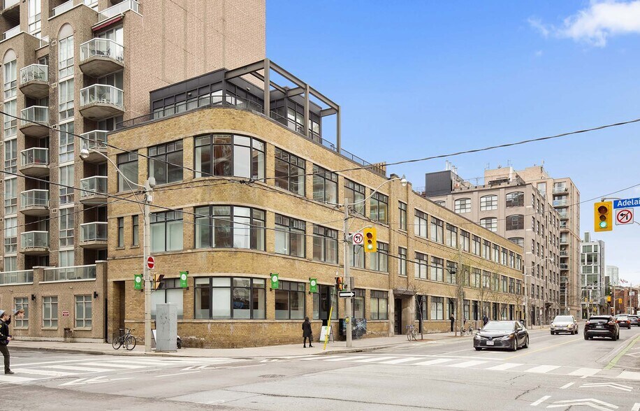 More Photos Of 80 Sherbourne St, Toronto Apartments For Sale