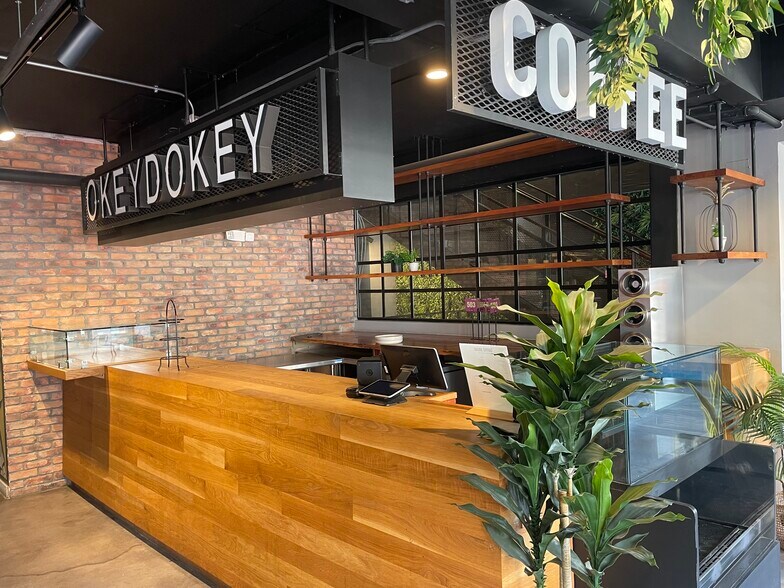 More Photos Of 268 SW 8th St, Miami Restaurant For Lease