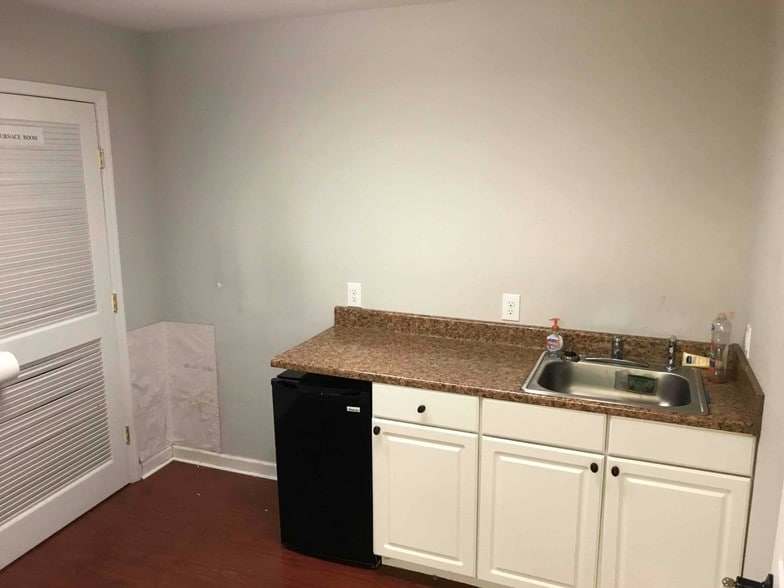 More Photos Of 522 Route 18, East Brunswick Medical For Lease