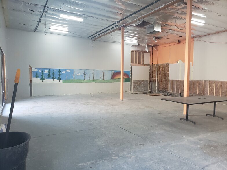 More Photos Of 10458-10494 S Redwood Rd, South Jordan Storefront For Lease