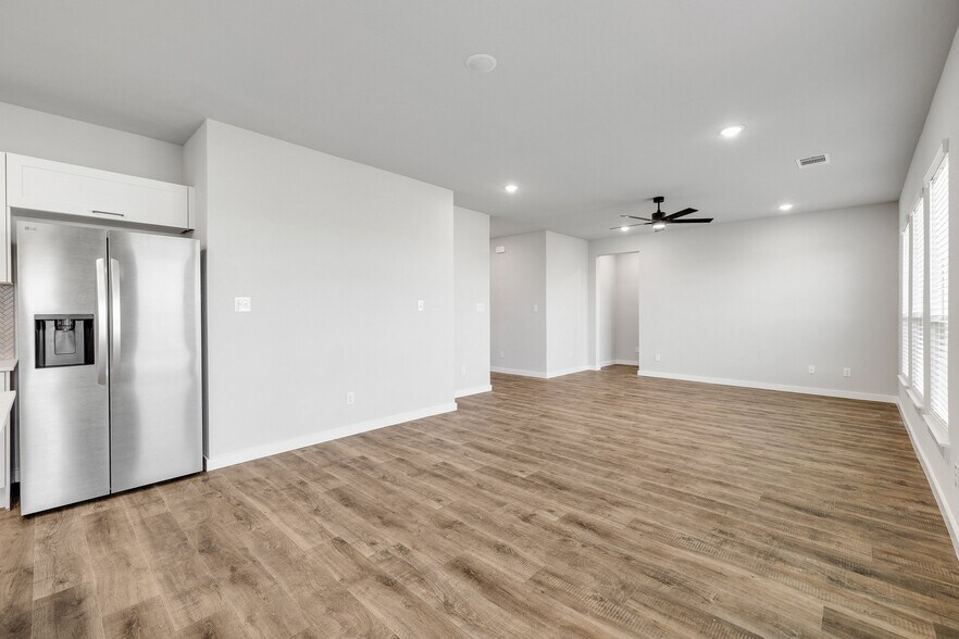 More Photos Of 651-655 Clovis St, Midlothian Apartments For Sale