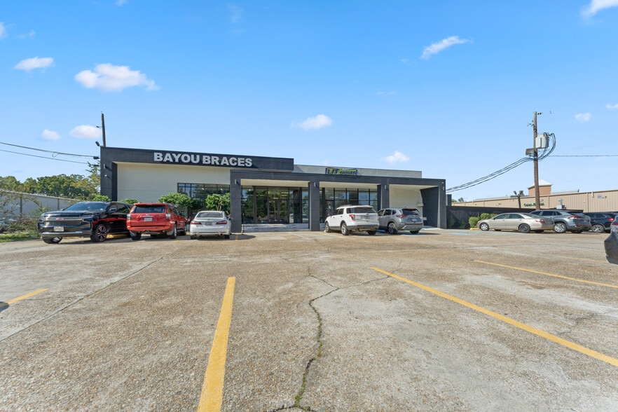 Primary Photo Of 8482 Perkins Rd, Baton Rouge General Retail For Lease
