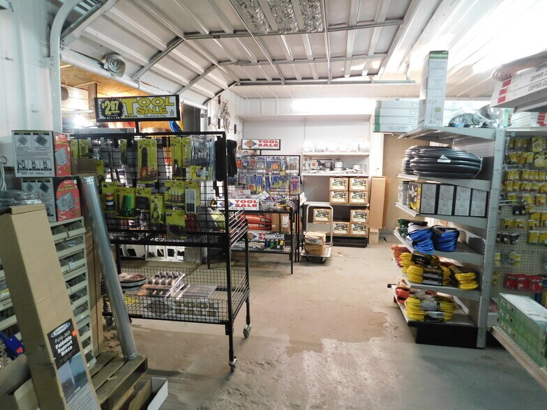 More Photos Of 2086 E US Highway 36, Rockville Convenience Store For Sale