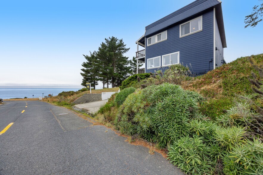 More Photos Of 129 Lower Pacific Dr, Whitethorn General Retail For Sale