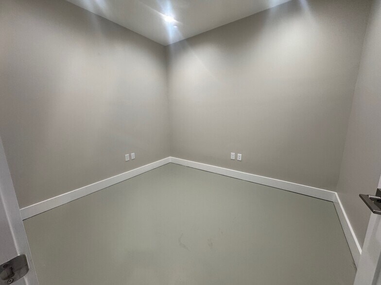 More Photos Of 1908 Yaupon Trl, Cedar Park Loft Creative Space For Sale
