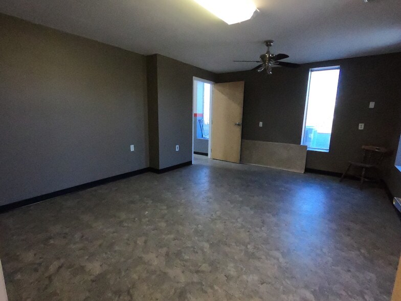 More Photos Of 3415 Denver Dr, Denver Warehouse For Lease