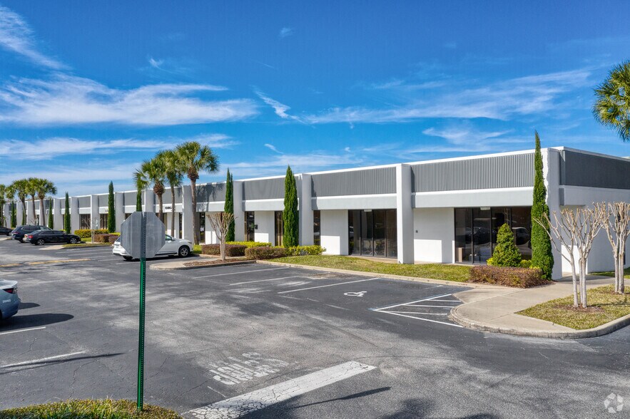 More Photos Of 7001-7021 University Blvd, Winter Park Flex For Lease