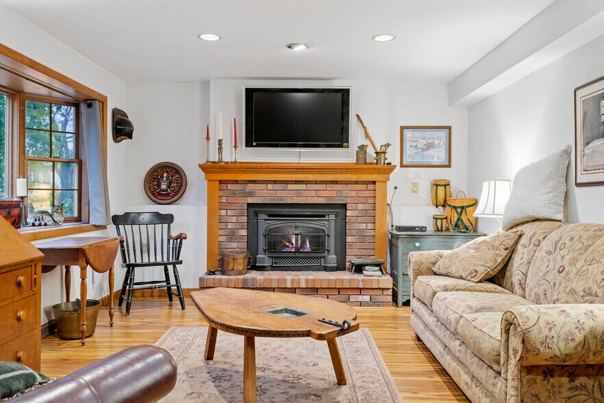 More Photos Of 6 Arbor Dr, Glens Falls Office For Sale