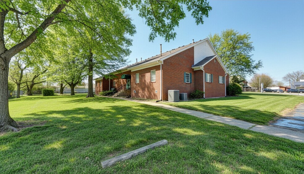 More Photos Of 1701 Spring St, Jeffersonville Medical For Sale