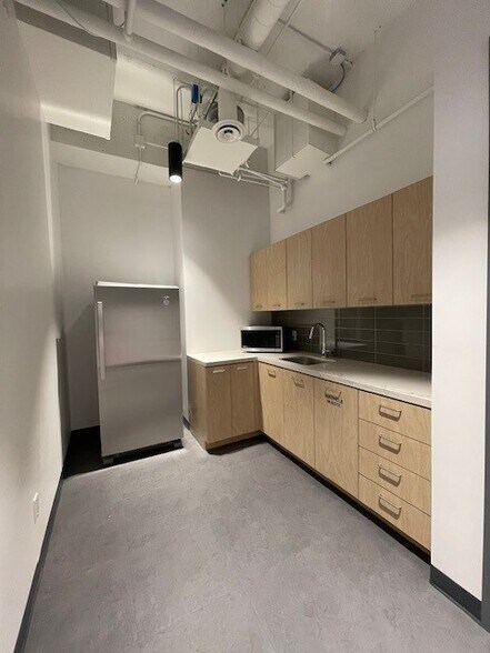 More Photos Of 20 Adelaide St E, Toronto Office For Lease