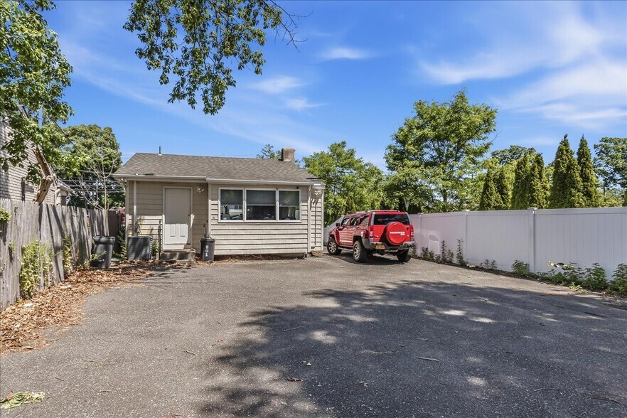 More Photos Of 774 Townline Rd, Hauppauge Research And Development For Sale