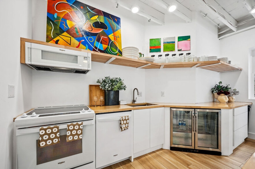 More Photos Of 13662 Red Arrow Hwy, Harbert Hotel For Sale