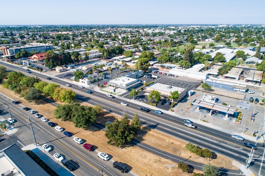 More Photos Of 1308 Clovis Ave, Clovis Auto Dealership For Lease