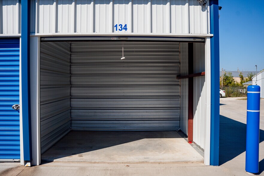 More Photos Of 1061 Banning st, Marshfield Self Storage For Sale