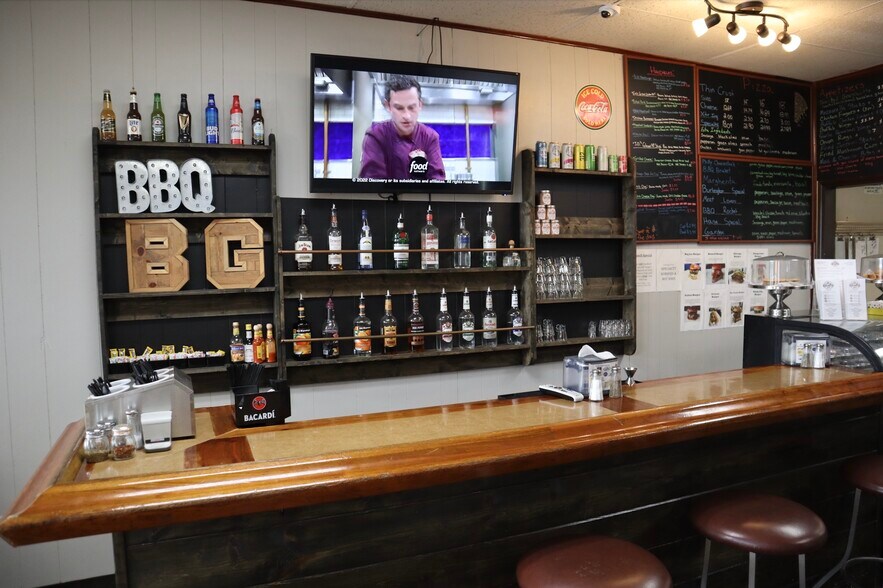More Photos Of 125 S Main St, Burlington Restaurant For Lease