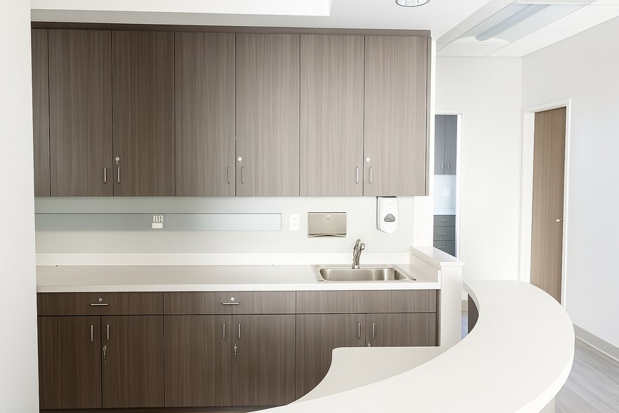 More Photos Of 712 Northwest Hwy, Fox River Grove Medical For Sale