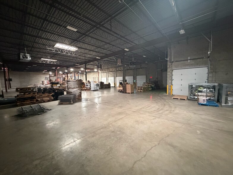 More Photos Of 210 Mittel Dr, Wood Dale Warehouse For Lease