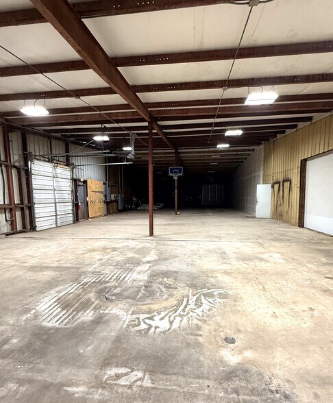 More Photos Of 2911 Douglas Dr, Bossier City Light Distribution For Lease