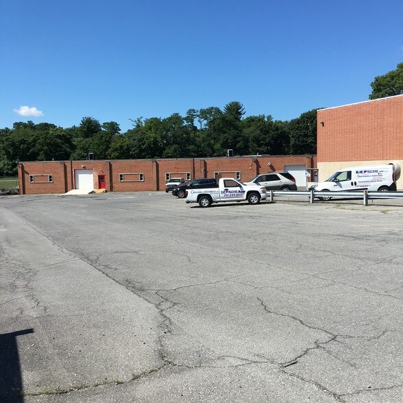 More Photos Of 469 E North St, Carlisle Industrial For Sale