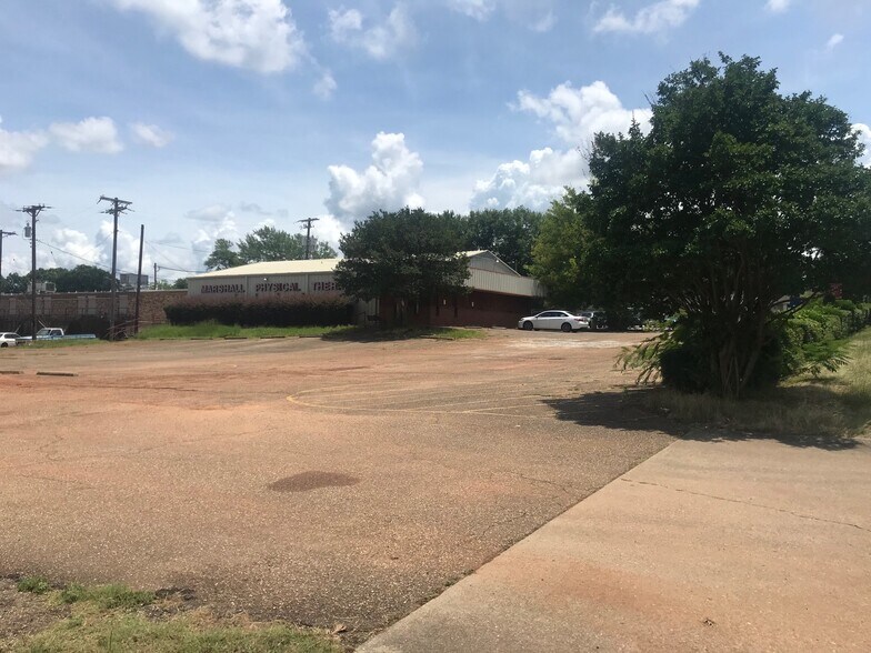 Primary Photo Of 908 Bomar St, Marshall Medical For Lease