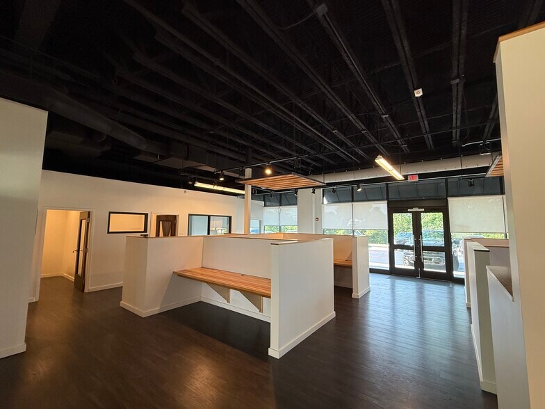 More Photos Of 2144 E Republic Rd, Springfield Office For Lease