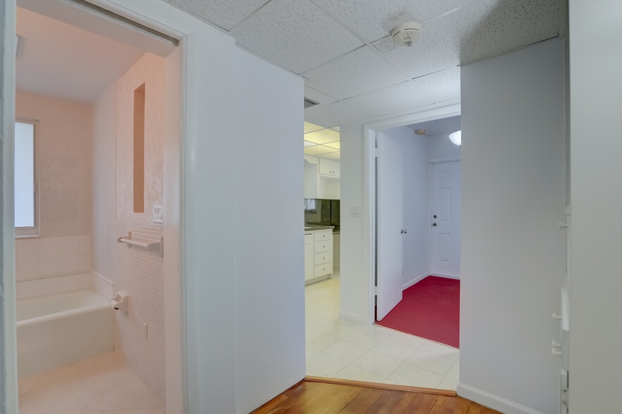 More Photos Of 8 SE 8th St, Fort Lauderdale Office For Sale