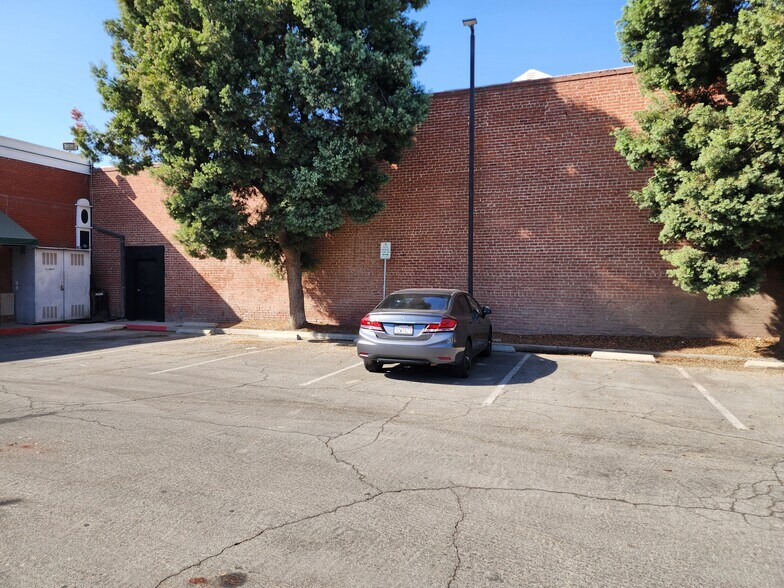 More Photos Of 142-144 N K St, Tulare Restaurant For Sale
