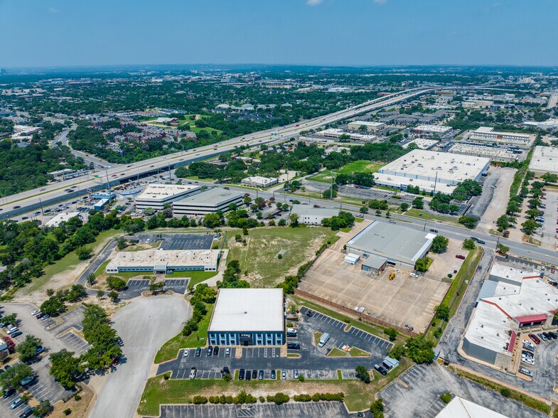 More Photos Of 1606 Headway Cir, Austin Light Manufacturing For Lease