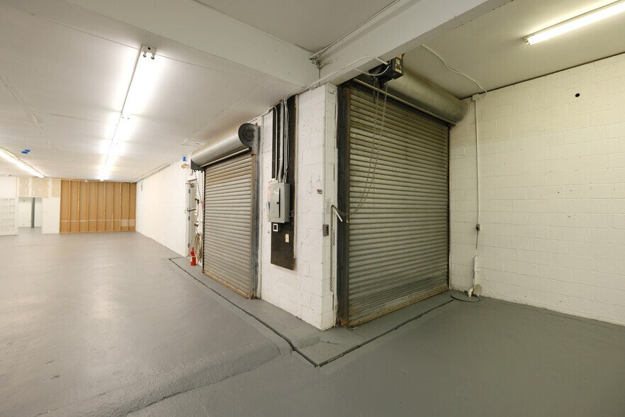 More Photos Of 30 W Price St, Linden Showroom For Lease