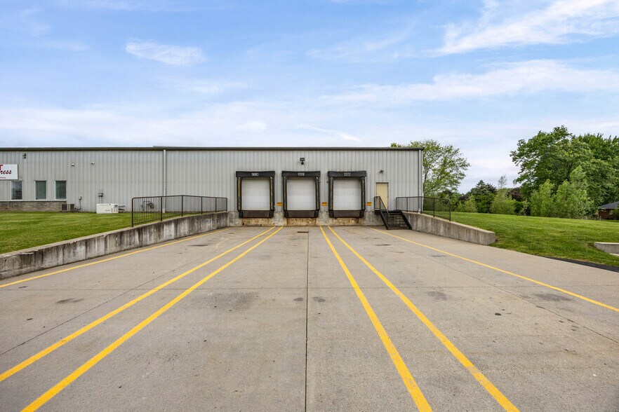 More Photos Of 80 Davis Pky, Clyde Warehouse For Sale