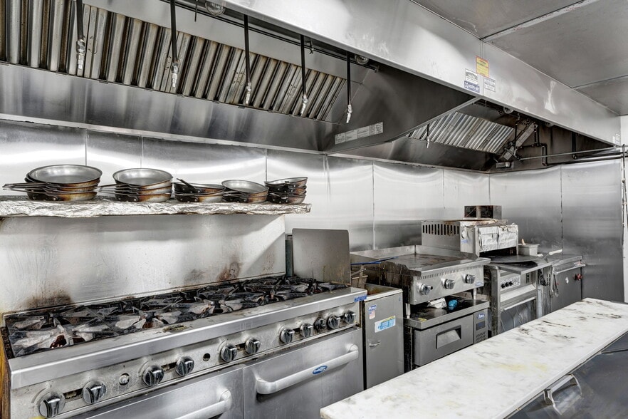 More Photos Of 93 Elm St, Old Saybrook Restaurant For Sale