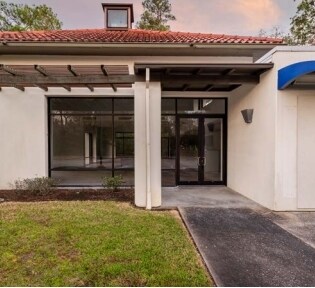 More Photos Of 4640 Woodlands Pky, The Woodlands Bank For Lease