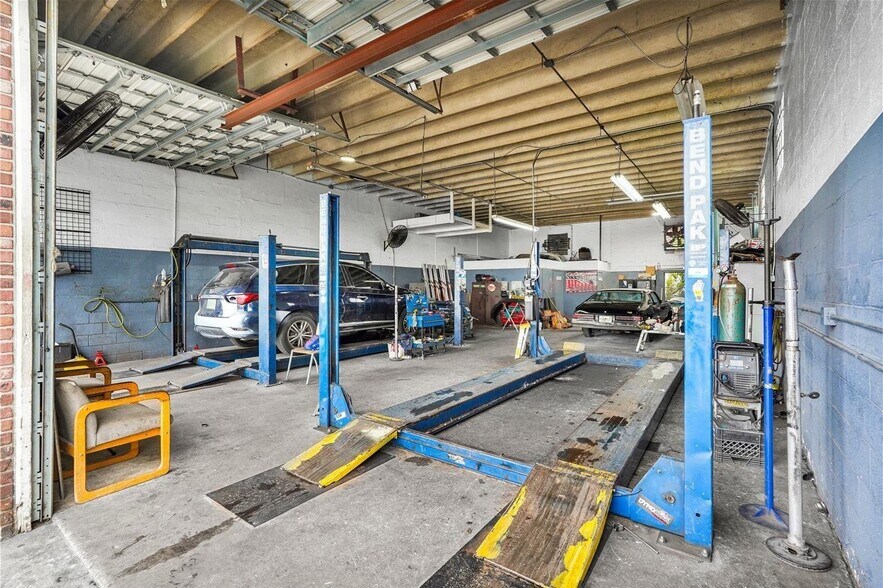 More Photos Of 5960-5992 SW 23rd St, West Park Showroom For Sale