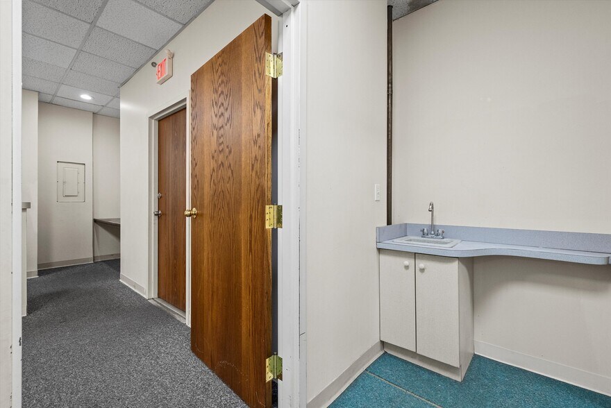 More Photos Of 24 Old Albany Post Rd, Croton-on-Hudson Medical For Lease