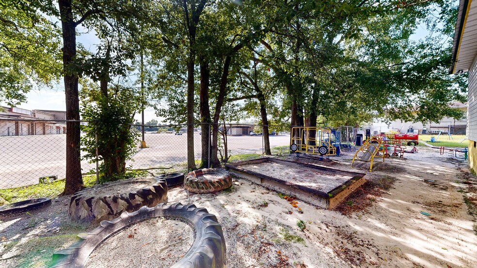 More Photos Of 104 N Herring St, Dothan Office For Sale