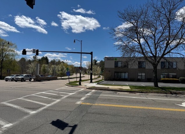 More Photos Of 160-180 Weymouth St, Rockland Light Distribution For Lease