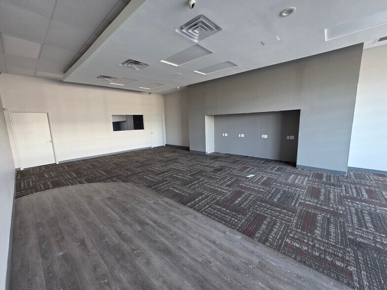 More Photos Of 9601 Cullen Blvd, Houston Unknown For Lease