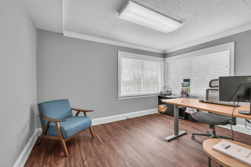 More Photos Of 1758 Memorial Dr, Clarksville Medical For Lease