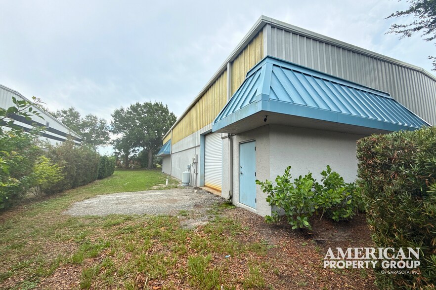 More Photos Of 7117 24th Ct E, Sarasota Warehouse For Lease