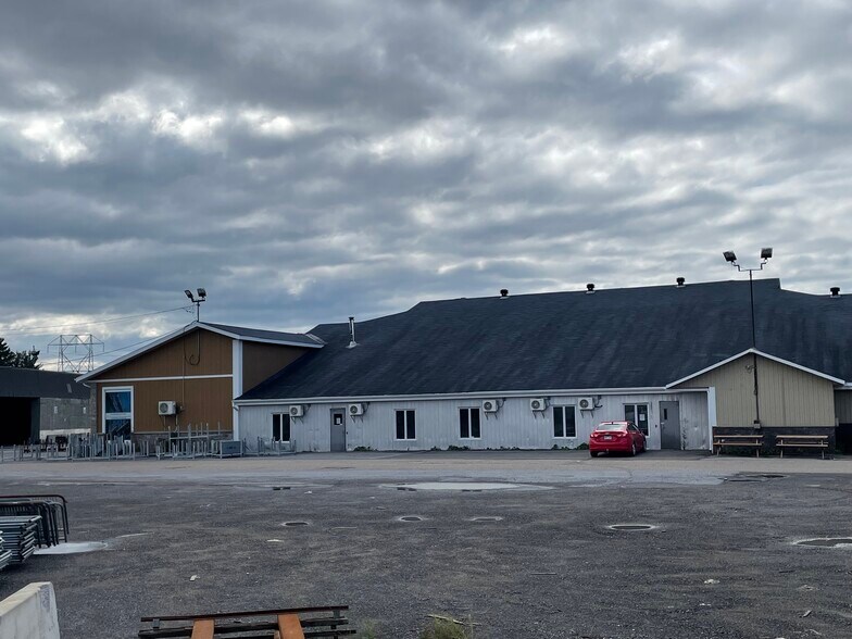 Primary Photo Of 3035 Rue Des Prairies, Trois-Rivières Warehouse For Lease