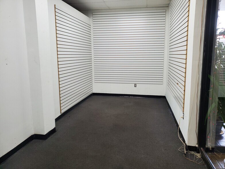 More Photos Of 5612 Saint Barnabas Rd, Oxon Hill Office For Sale