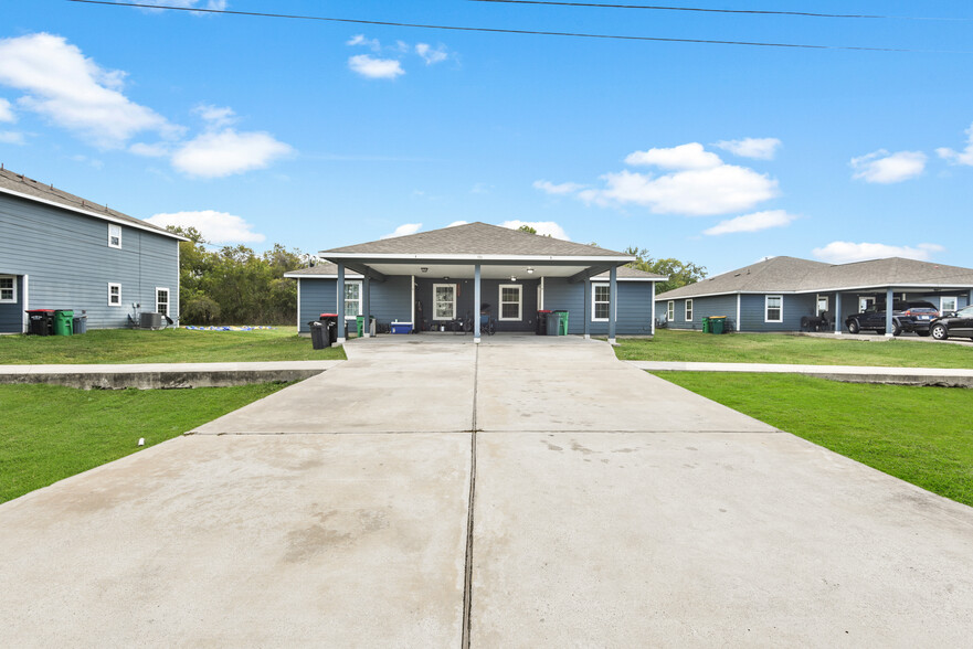 Primary Photo Of 117 Craig St, Baytown Apartments For Sale