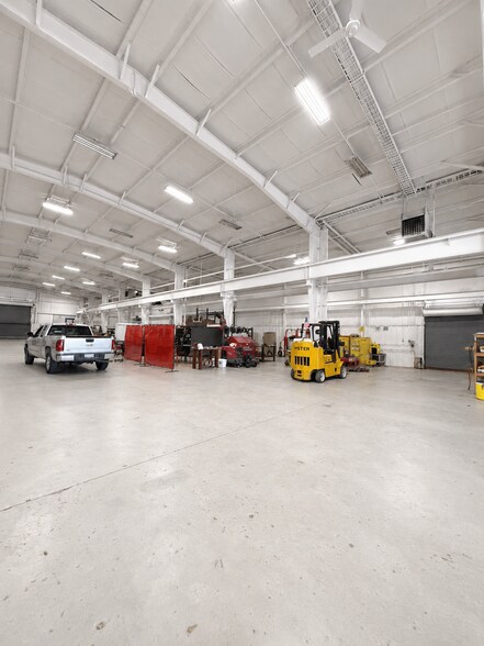 More Photos Of 915 Commerce Cir, Hanahan Manufacturing For Sale