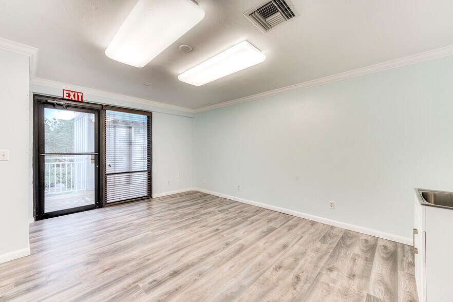 More Photos Of 1149 Periwinkle Way, Sanibel Office For Sale