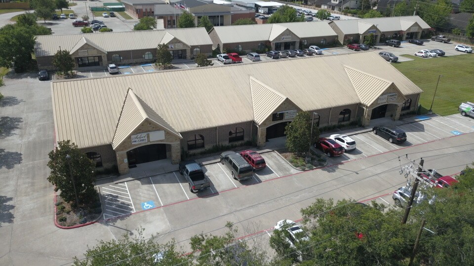 More Photos Of 1311 W Parkwood Ave, Friendswood Office For Lease