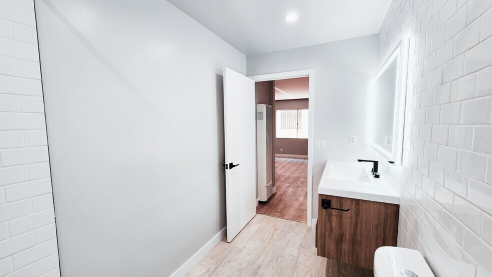 More Photos Of 5150 Ithaca Ave, Los Angeles Multifamily For Sale