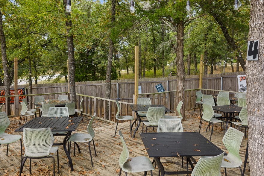 More Photos Of 3133 Chickasaw Trl, Sulphur Restaurant For Sale