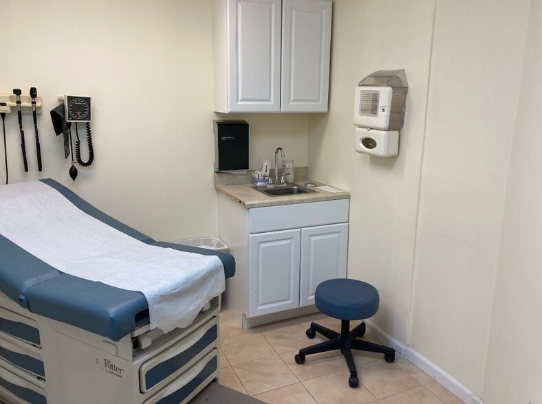 More Photos Of 531-535 W Main St, Norwich Medical For Sale