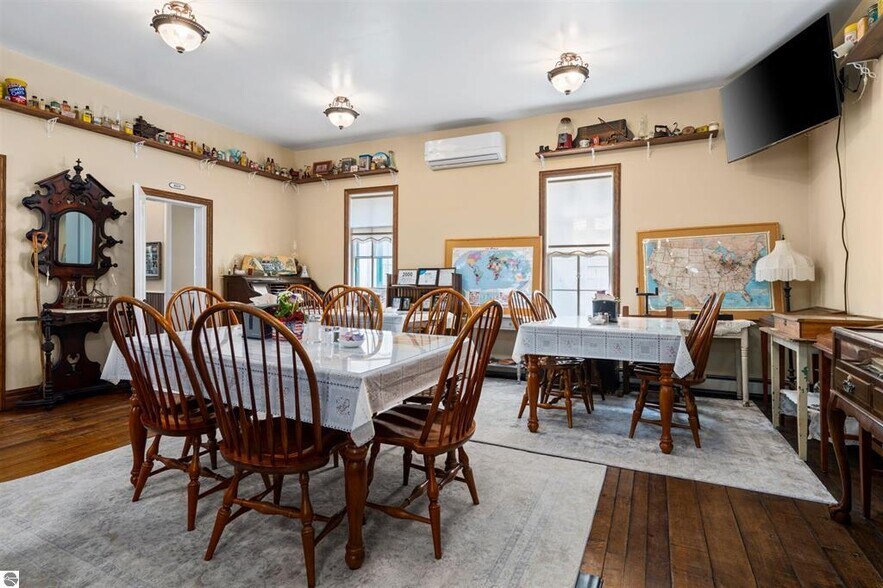 More Photos Of 18599 Mission Rd, Traverse City Hotel For Sale