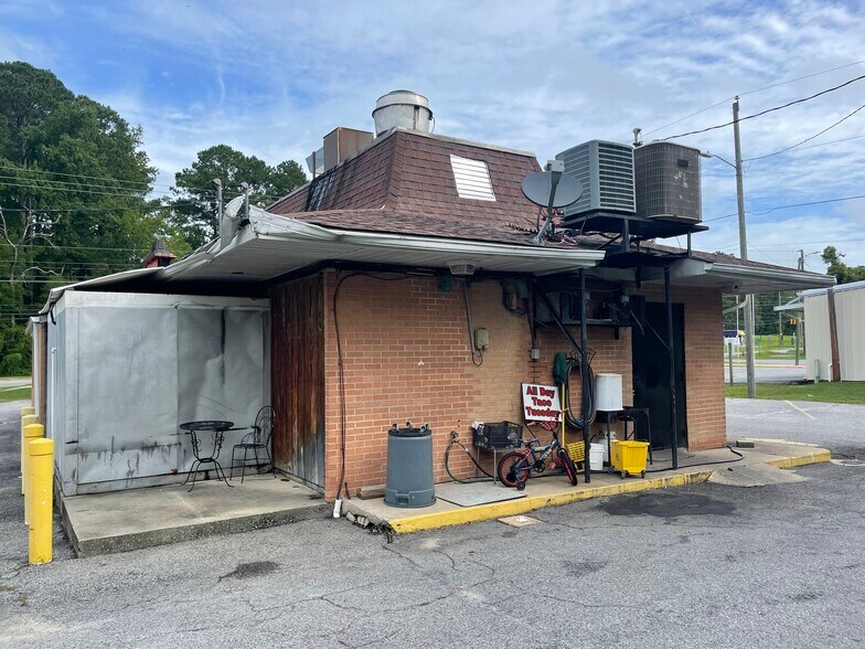 More Photos Of 6891 S Highland Blvd, Grifton Restaurant For Sale